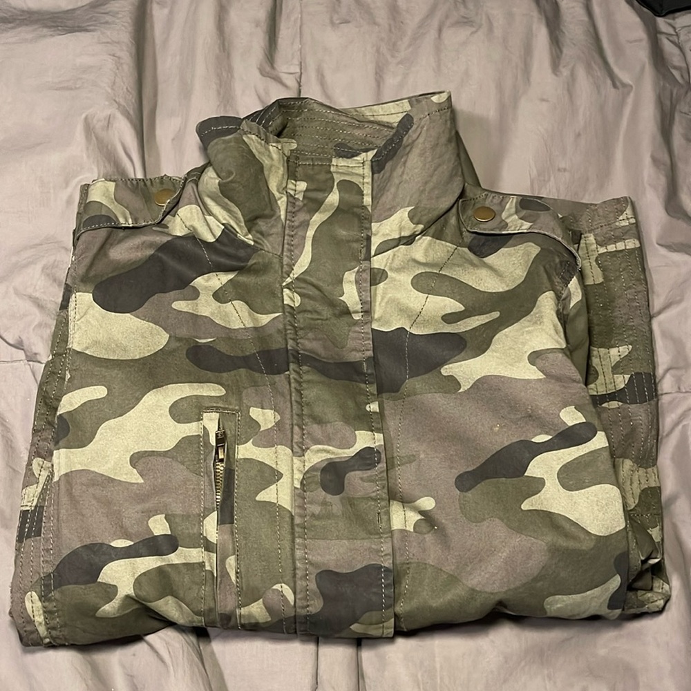 Green camouflage online jacket, size medium - Picture 1 of 8